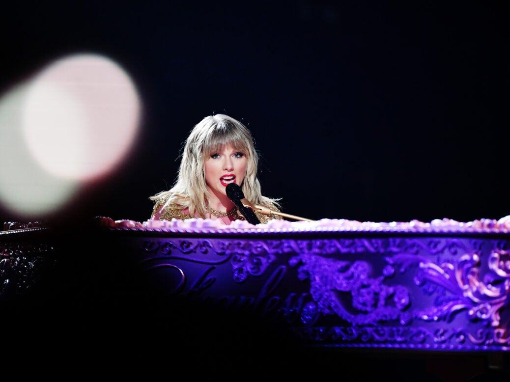 Taylor Swift singing behind piano