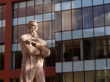 Tearing down the statue of Friedrich Engels won't help Ukraine