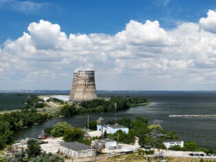 Attacks on Ukrainian power plant raise fears of second Chernobyl