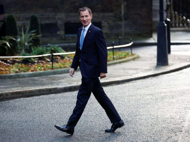 Jeremy Hunt’s political balancing act won’t satisfy an angry public